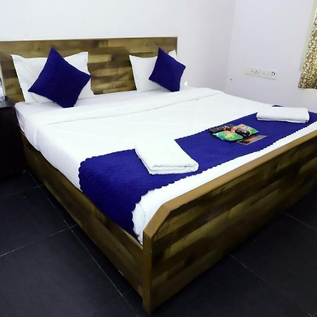 Hotel Warm Welcome - Noida Sector 51 Экстерьер фото