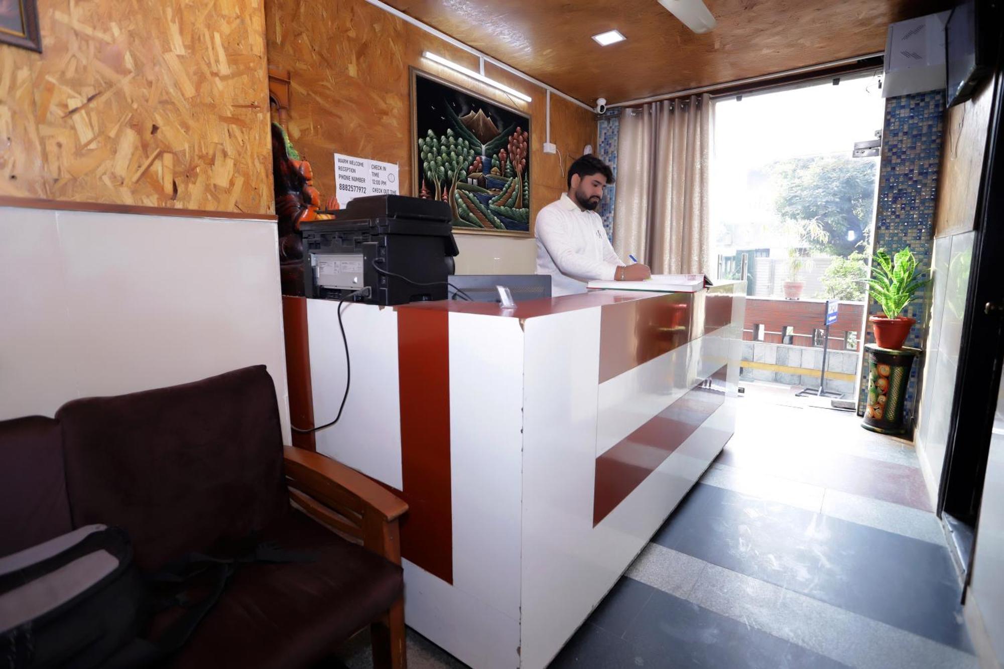 Hotel Warm Welcome - Noida Sector 51 Экстерьер фото