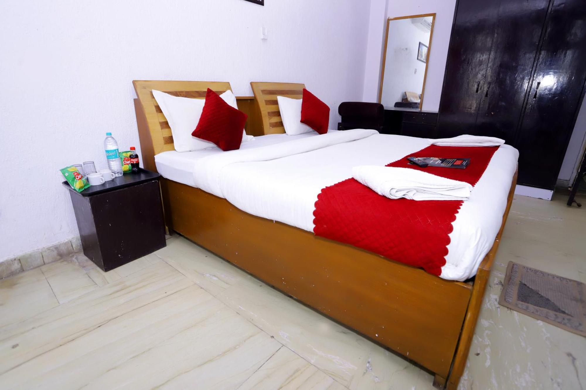 Hotel Warm Welcome - Noida Sector 51 Экстерьер фото