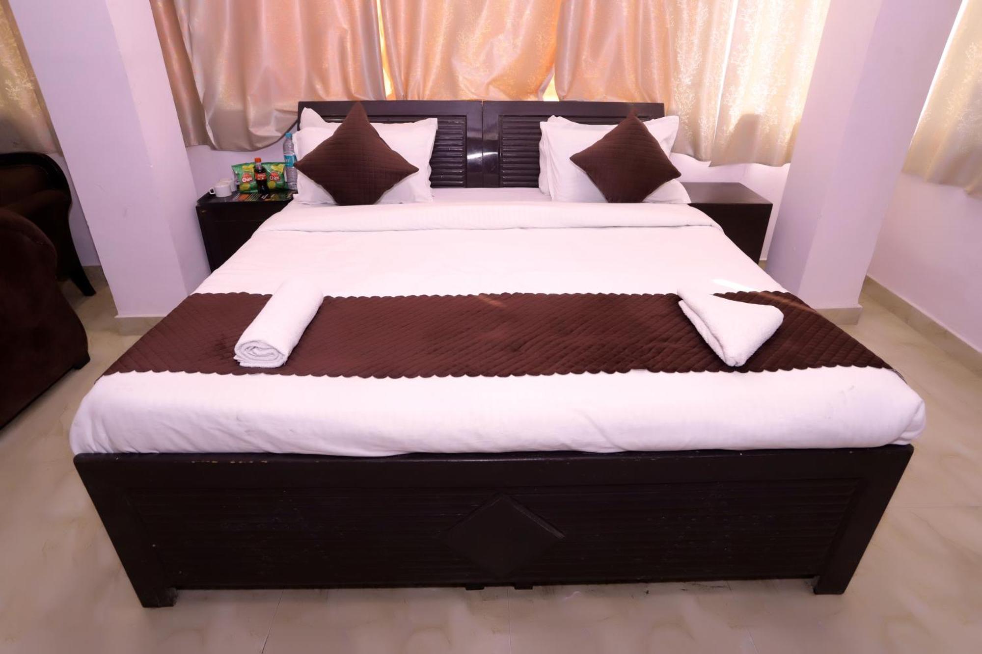 Hotel Warm Welcome - Noida Sector 51 Экстерьер фото