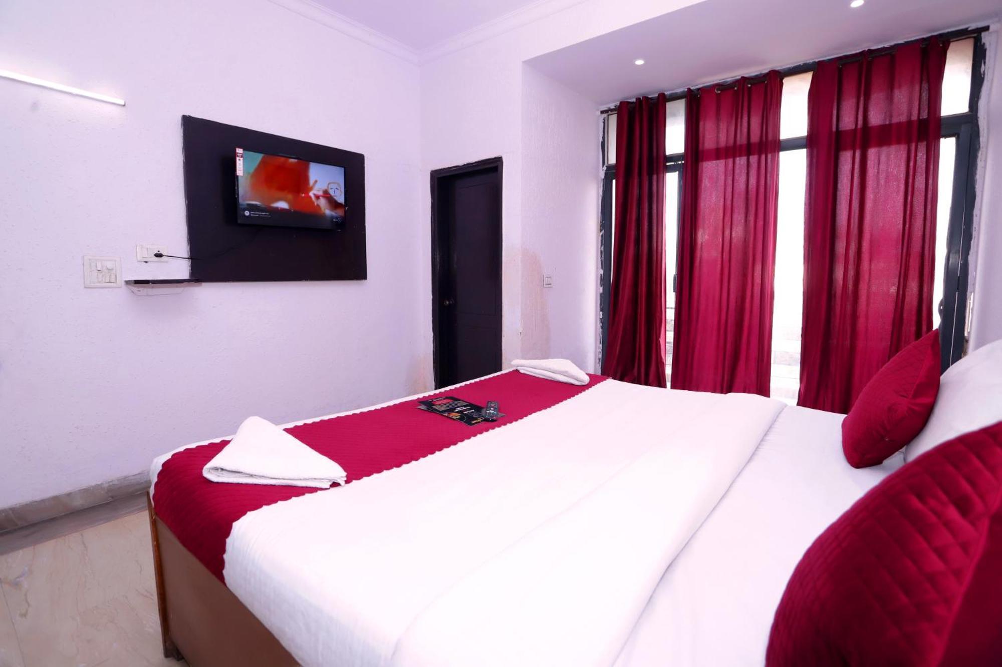 Hotel Warm Welcome - Noida Sector 51 Экстерьер фото