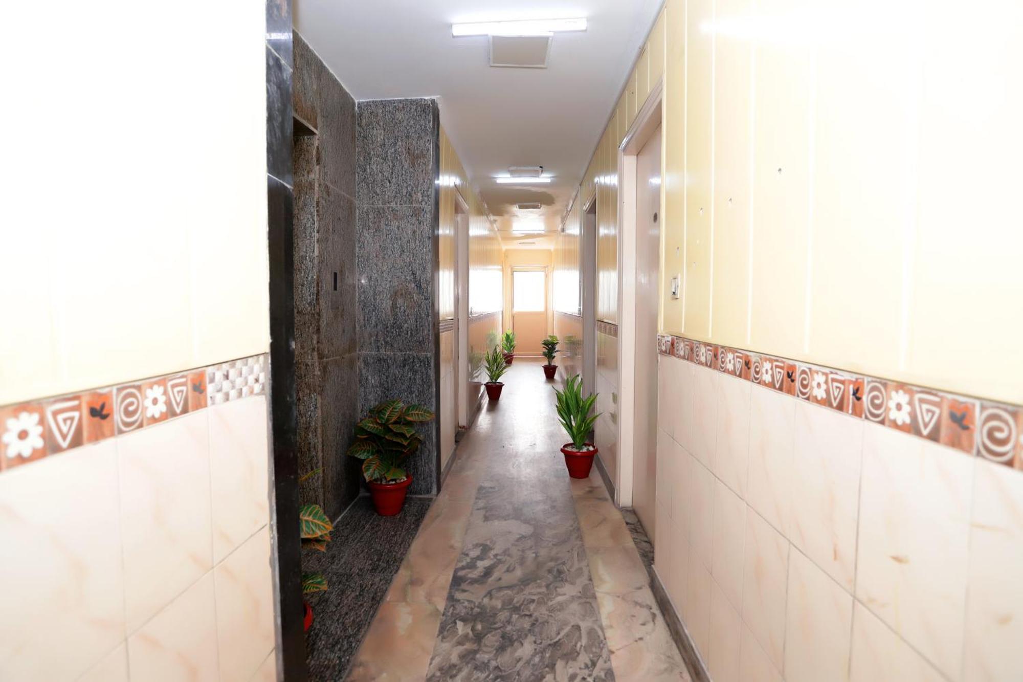 Hotel Warm Welcome - Noida Sector 51 Экстерьер фото